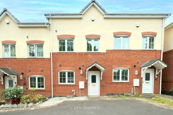 3 Bedroom End Of Terrace House To Rent In Wagon Lane, Solihull, West Midlands, B92