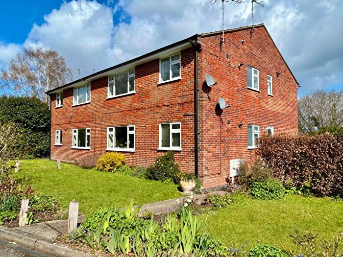 2 Bedroom Flat To Rent In Beech Tree Drive, Badshot Lea, Farnham, GU9