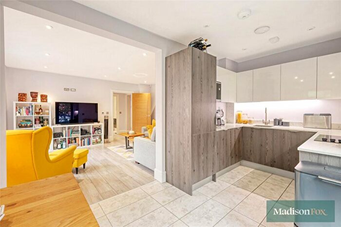 1 Bedroom Apartment For Sale In Roding Road, Loughton, Essex, IG10