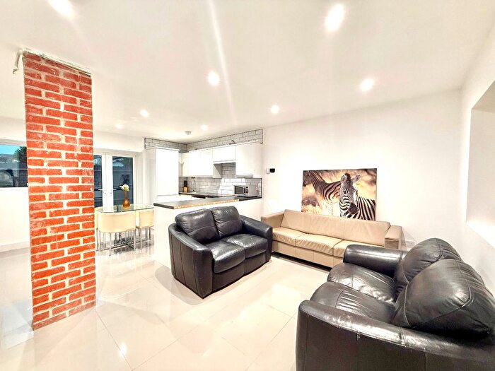 2 Bedroom Bungalow To Rent In Locks Lane, Mitcham, CR4