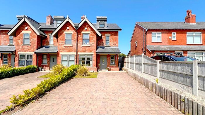 4 Bedroom Semi-Detached House For Sale In Woodford Road, Poynton, SK12