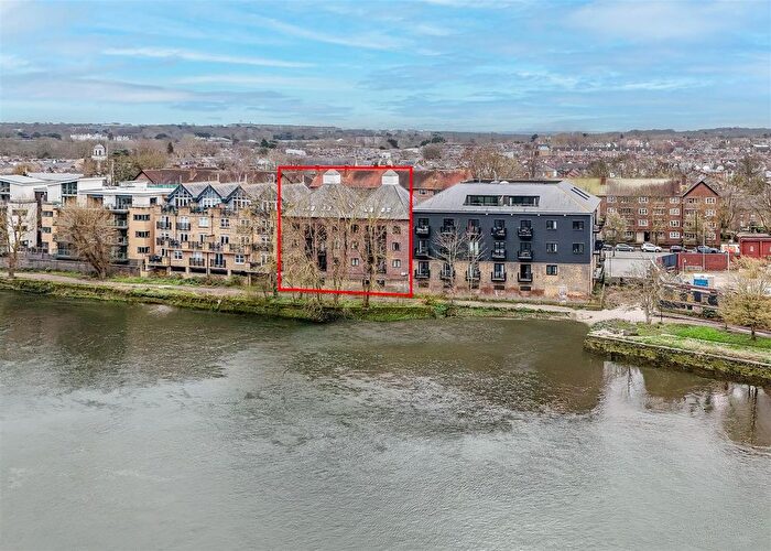 2 Bedroom Flat For Sale In Boatrace Court, Mortlake High Street, SW14