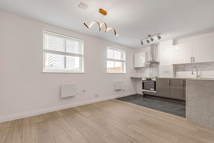 1 Bedroom Apartment For Sale In Dennis House, Bow, E3