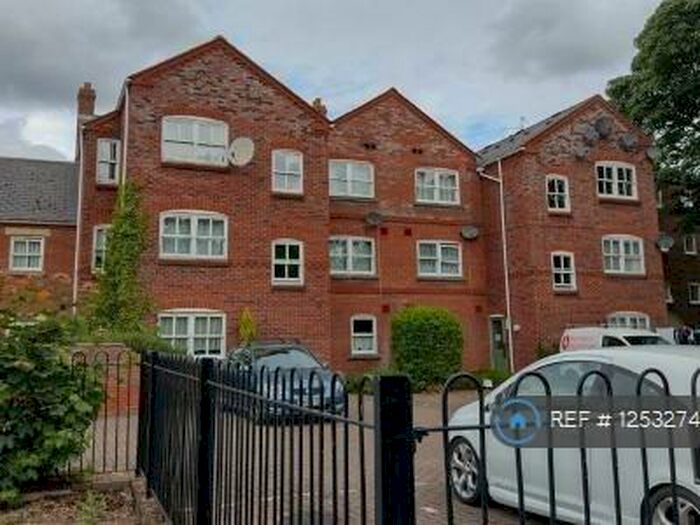 2 Bedroom Flat To Rent In High Street, Spalding, PE11