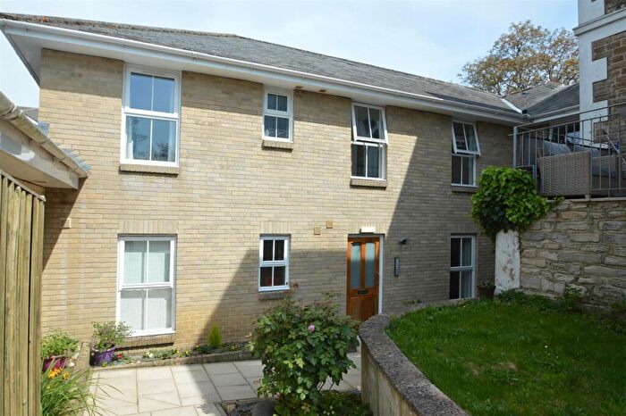 2 Bedroom Flat For Sale In East Hill Road, Ryde, PO33