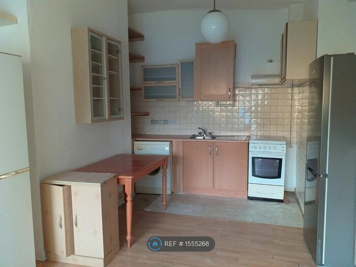 2 Bedroom Flat To Rent In Friern Barnet Road, London, N11