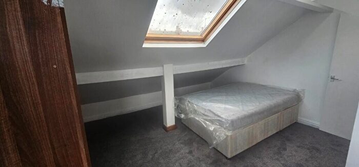 2 Bedroom Apartment To Rent In Chiswick Street, Leeds, West Yorkshire, LS6