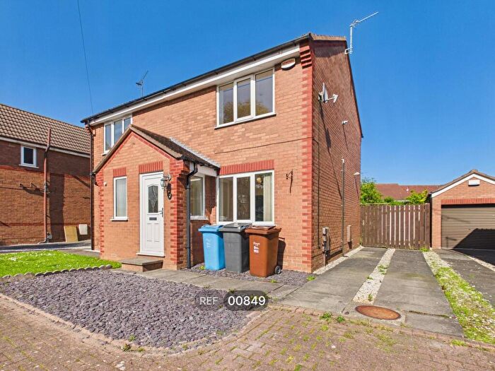 2 Bedroom Semi Detached House To Rent In Peckforten Close, Off Robinswood Drive, HU7
