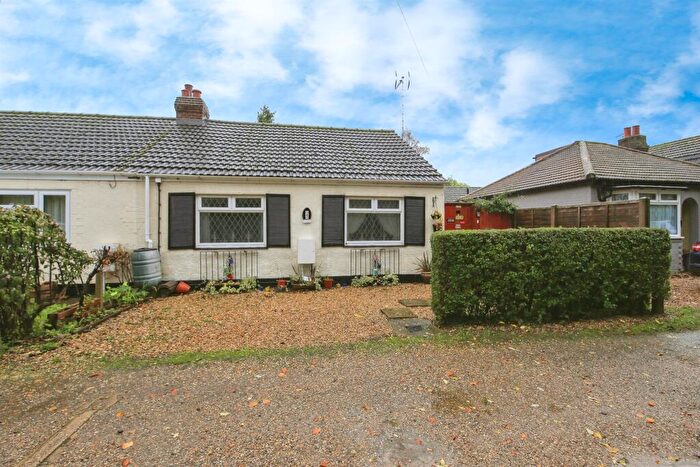 2 Bedroom Semi-Detached Bungalow For Sale In Peatlings Lane, Leverington, Wisbech, PE13