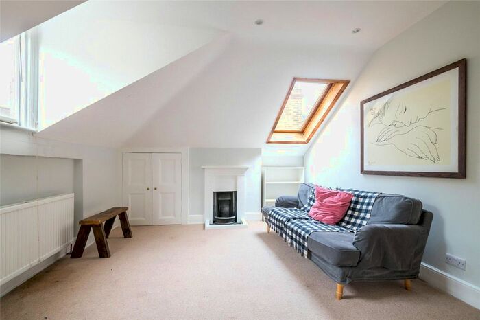 2 Bedroom Flat To Rent In Grove Lane, London, SE5