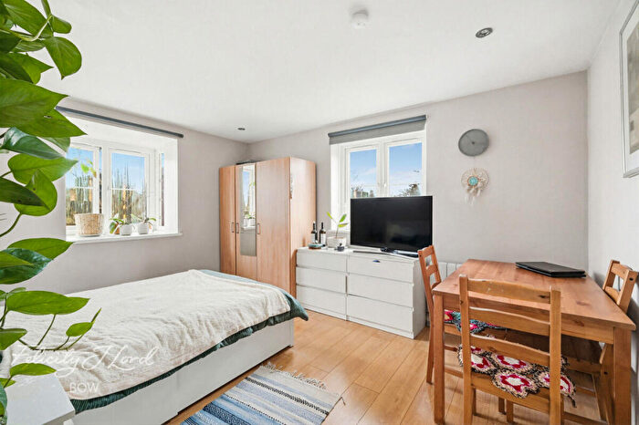 1 Bedroom Terraced House For Sale In Athol Square, London, E14