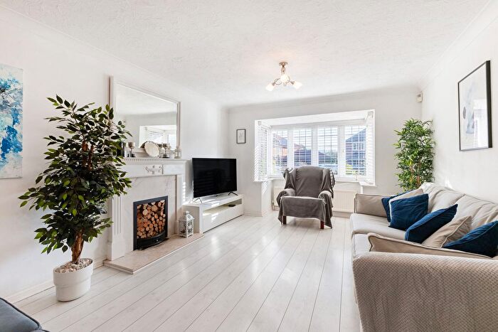 4 Bedroom Detached House For Sale In Cranford Drive, Holybourne, GU34