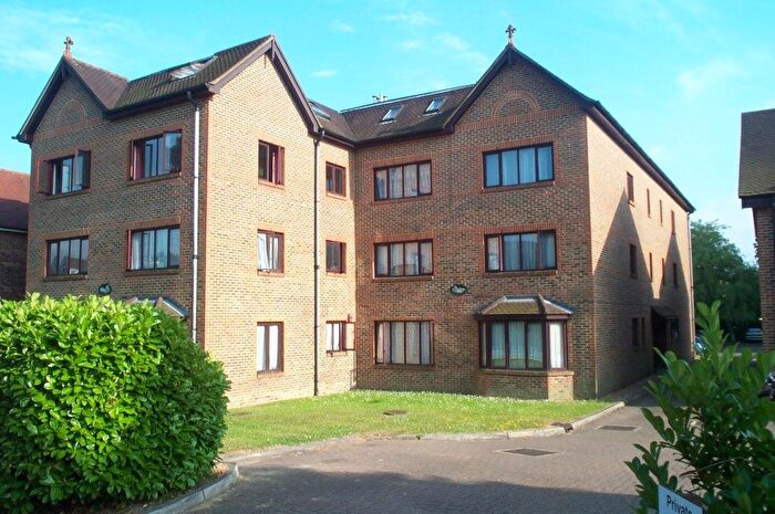 Flat To Rent In Willowfield, Southgate, RH11