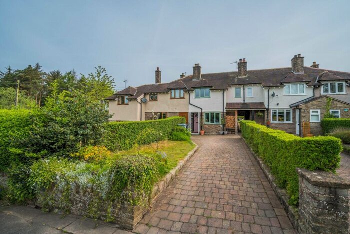 3 Bedroom Terraced House For Sale In Round Meadow, Rainow, SK10