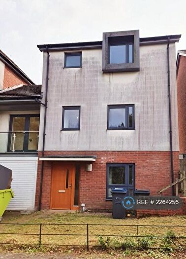 4 Bedroom Semi-Detached House To Rent In Cornfield Drive, Birmingham, B31