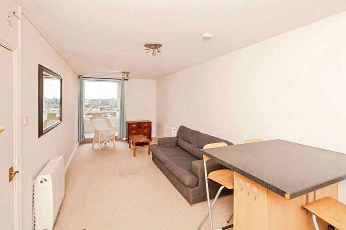 1 Bedroom Flat For Sale In Bramlands Close, London, SW11