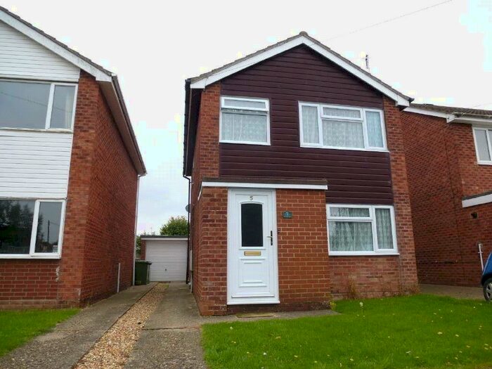 3 Bedroom Detached House To Rent In Coppins Close, Sawtry, Cambridgeshire, PE28