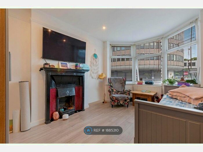 2 Bedroom Flat To Rent In Ground Floor, Purley, CR8