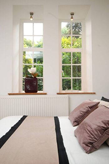 2 Bedroom Flat To Rent In Hillside Court, Hampstead, London, NW3