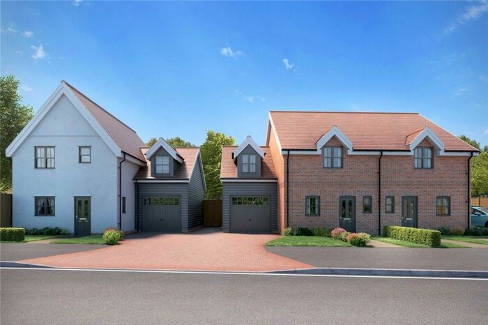 2 Bedroom Semi-Detached House To Rent In Lodge Lane, Romford, RM5