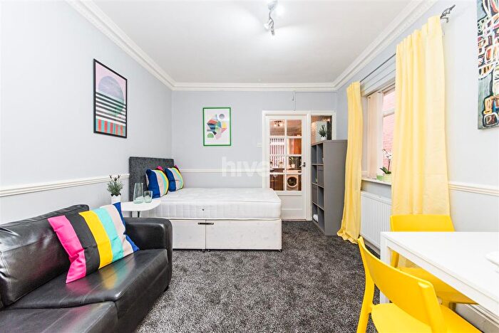 Studio To Rent In Stannington Grove, Heaton, Newcastle Upon Tyne, NE6