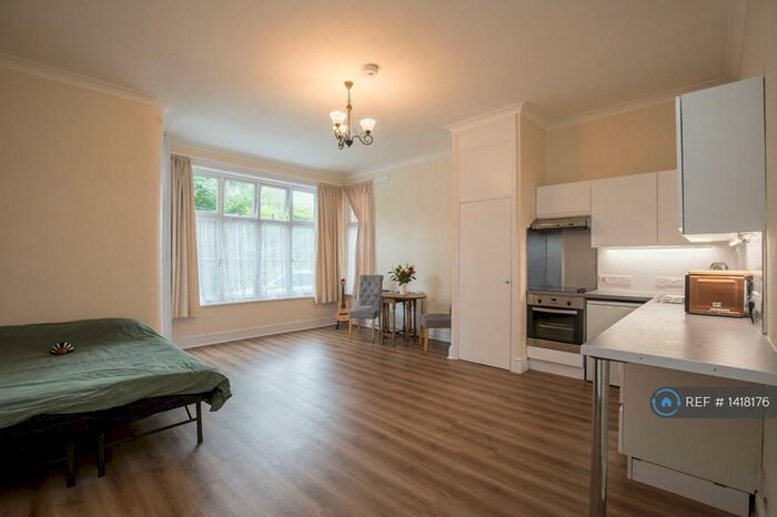 Studio To Rent In Langley House, Woking, GU21