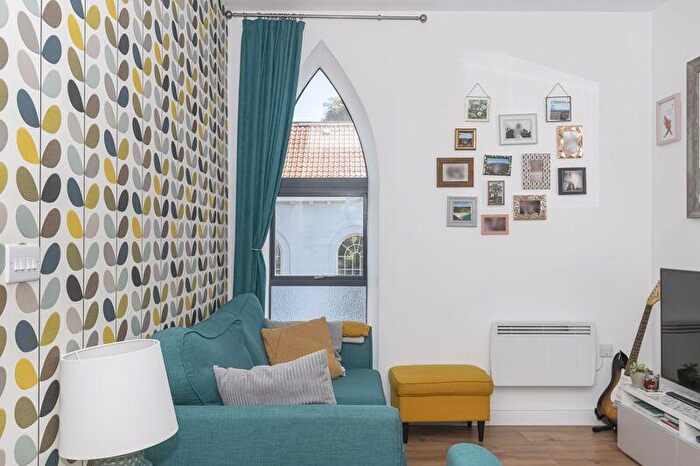 1 Bedroom Apartment For Sale In Fishponds Road, Bristol, BS16