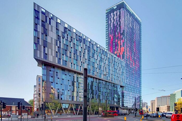 3 Bedroom Flat For Sale In Pinnacle Apartments, Central Croydon, Croydon, CR0