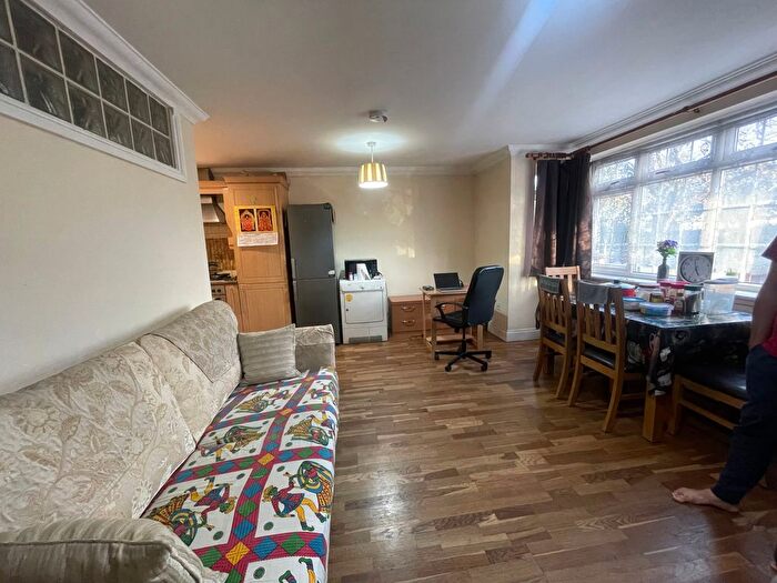 2 Bedroom Flat To Rent In Jersey Road, Isleworth, TW7