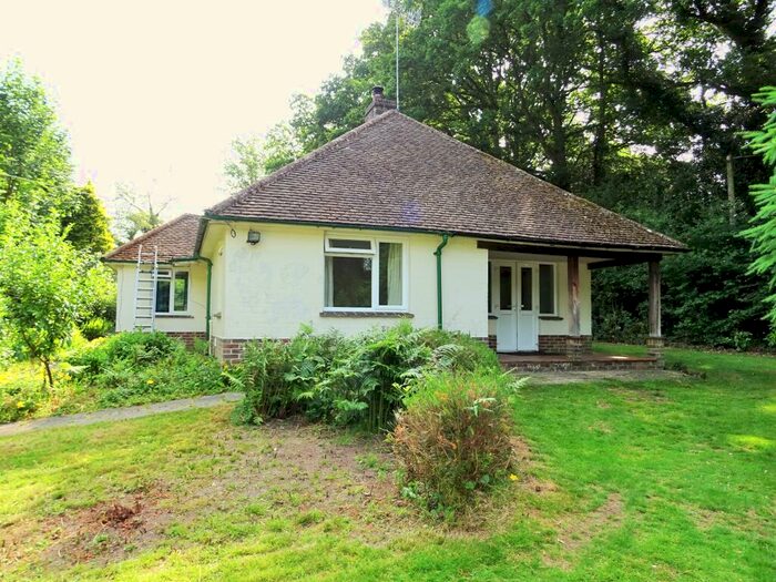 3 Bedroom Bungalow To Rent In Cottage Place, Copthorne, RH10