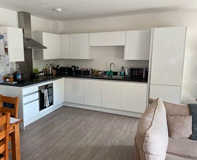 3 Bedroom Flat To Rent In Chesney Street, Battersea, SW11