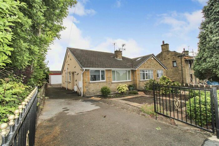 3 Bedroom Semi-Detached Bungalow To Rent In Hollingwood Lane, Bradford, BD7