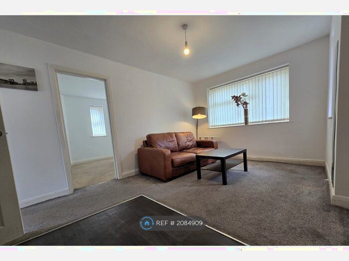 2 Bedroom Flat To Rent In Princess Road, Manchester, M14