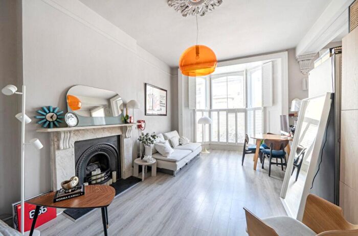 1 Bedroom Apartment For Sale In Bickerton Road, St John's Grove Conservation Area, N19