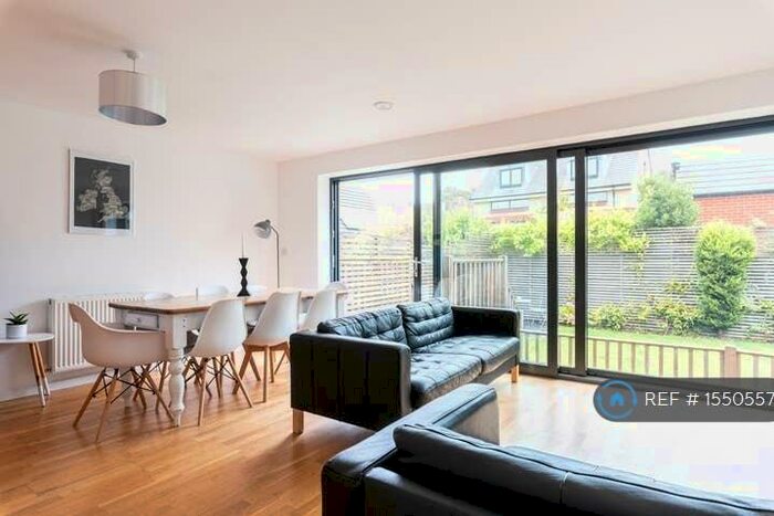 4 Bedroom Semi-Detached House To Rent In The Ridgway, Brighton, BN2