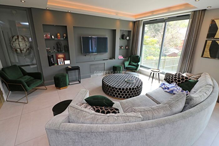 5 Bedroom Detached House For Sale In The Reddings, Mill Hill, NW7