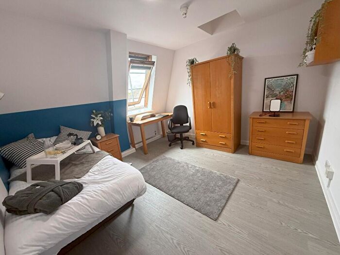 1 Bedroom Private Hall To Rent In Ivy Halls, London, NW2