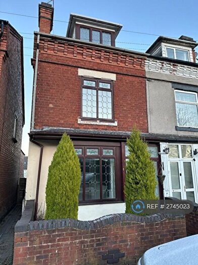 5 Bedroom End Of Terrace House To Rent In Archer Road, Redditch, B98