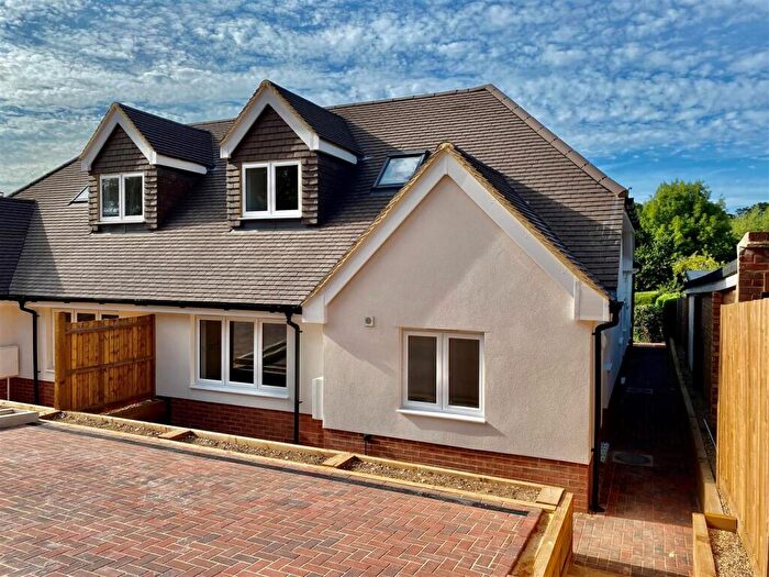 4 Bedroom Semi-Detached House To Rent In London Road, Bourne End, HP1