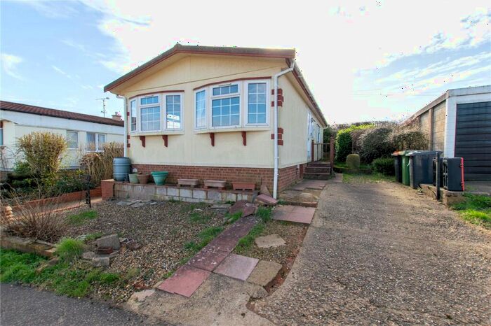 2 Bedroom Bungalow For Sale In Whipsnade Park Homes, Whipsnade, Beds, LU6