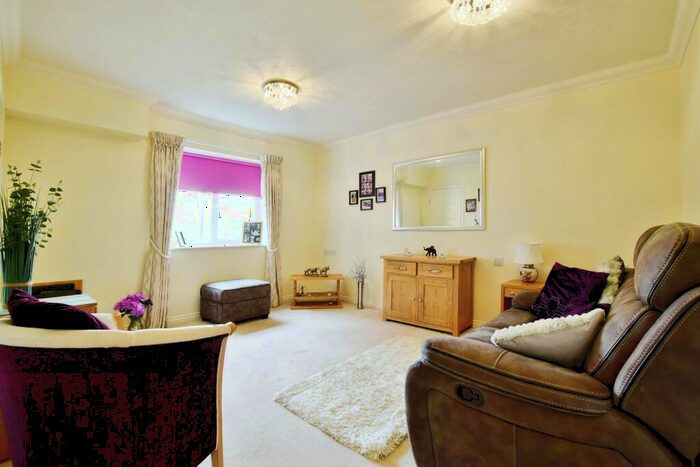 1 Bedroom Apartment For Sale In Hope Road, Sale, Greater Manchester, M33