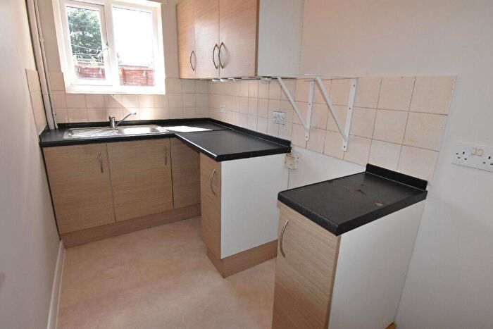 2 Bedroom Flat To Rent In Southcoates Avenue, Hull, HU9