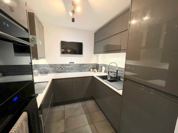 2 Bedroom Apartment To Rent In Serif Close, Carrington Point, NG5