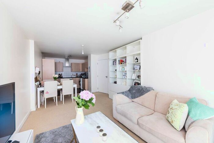 1 Bedroom Flat To Rent In Salamanca Place, Vauxhall, London, SE1