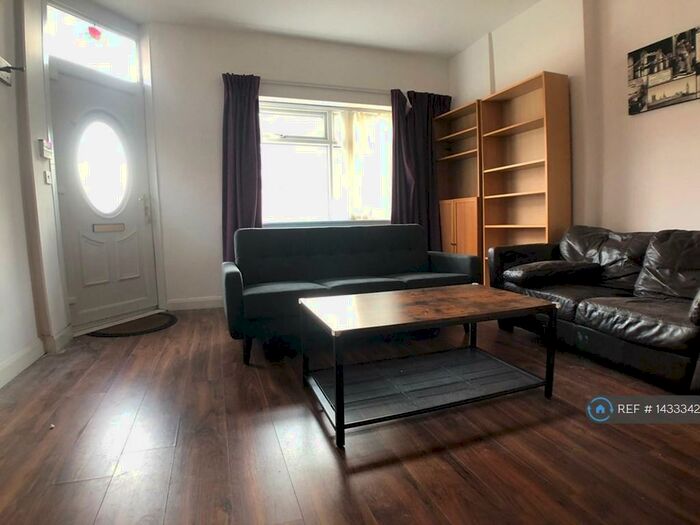 4 Bedroom Flat To Rent In Glendore, Salford, M5