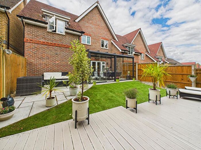3 Bedroom Link Detached House For Sale In Rawlins Rise, Tilehurst, RG31