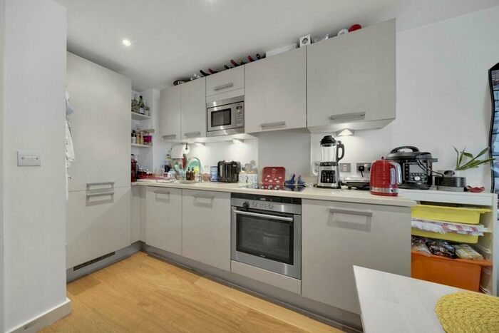 2 Bedroom Flat To Rent In Water Gardens Square, Canada Water, London, SE16