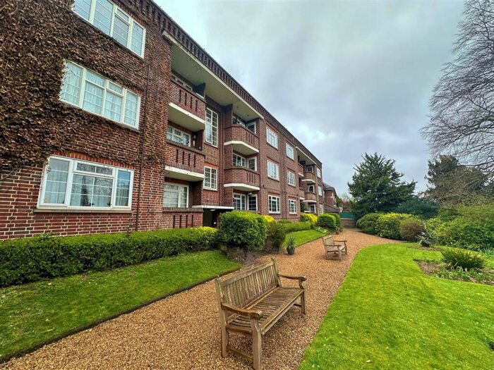 2 Bedroom Apartment To Rent In The Mount, Luton, LU3
