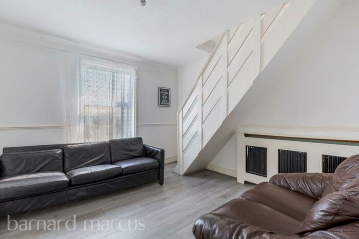 2 Bedroom Maisonette To Rent In Whitehorse Lane, London, SE25