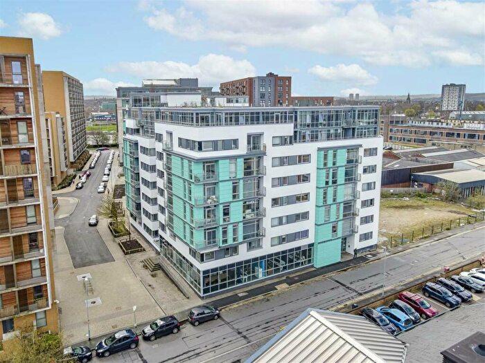 Flat To Rent In Ingram Street, Leeds, West Yorkshire, Uk, LS11